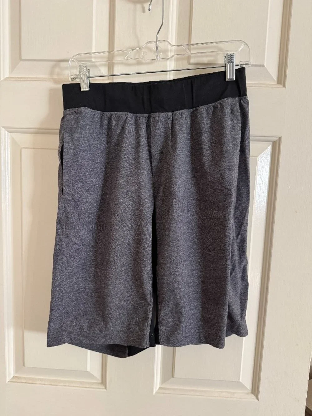 Lululemon T.H.E. Linerless Shorts 11in - Size M